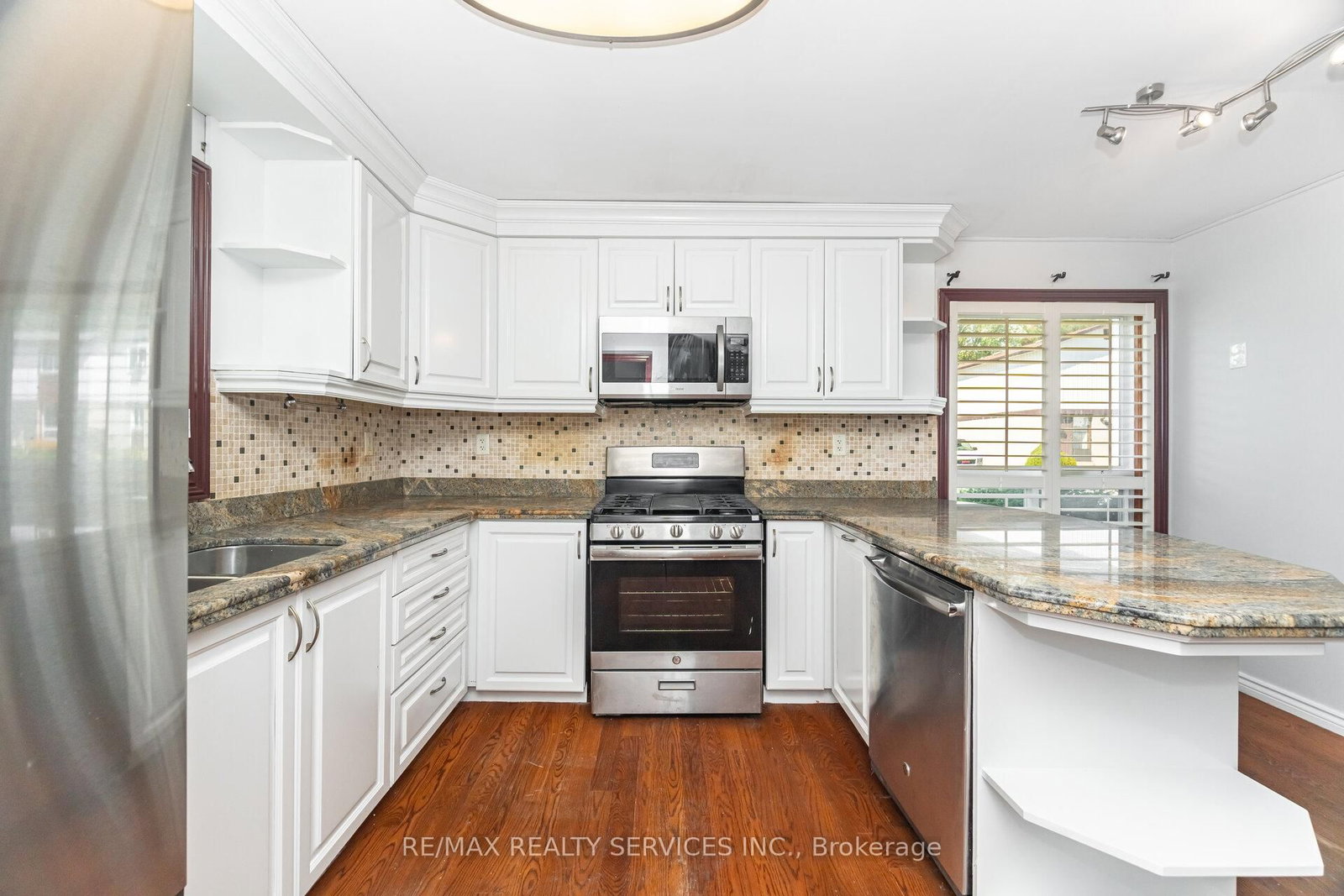 Listing Image 10