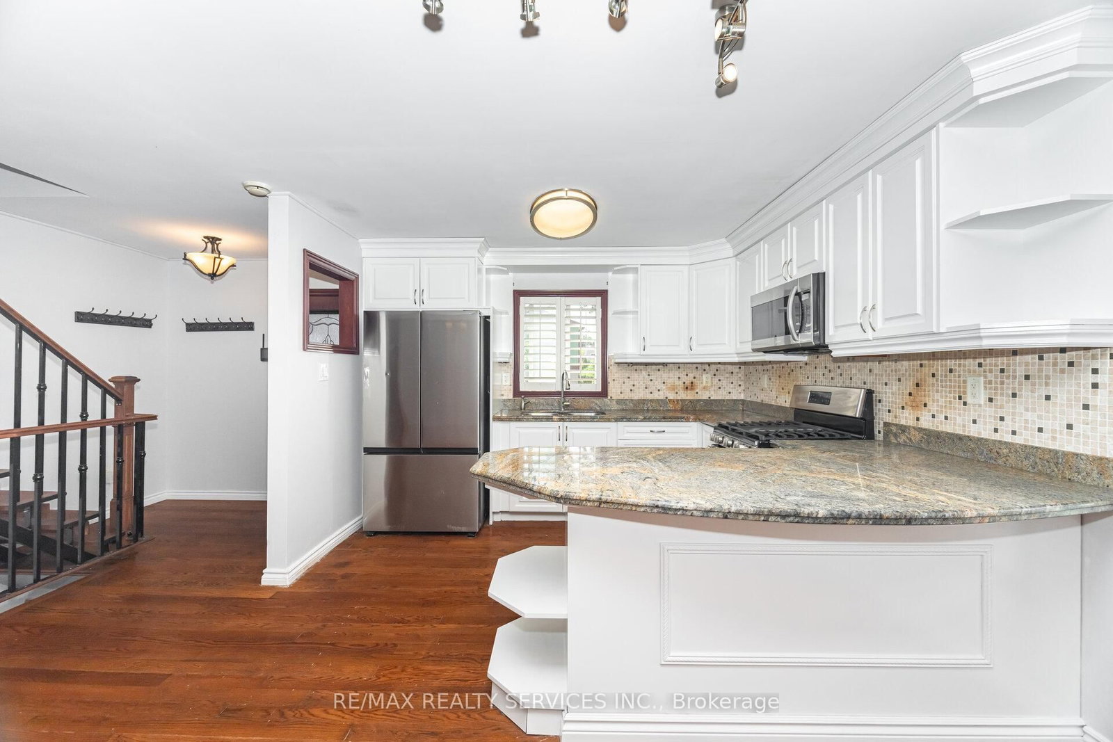 Listing Image 11