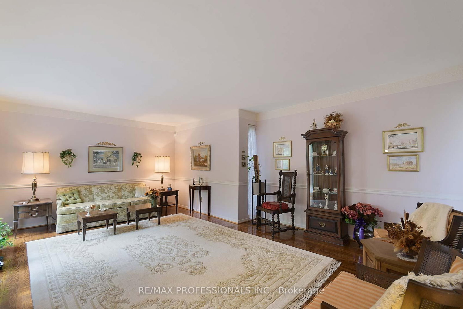 Listing Image 8