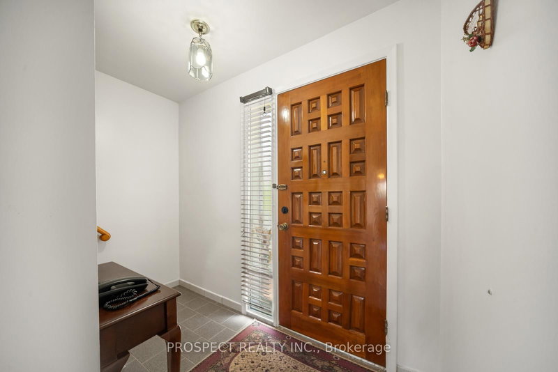 8 Sonnet Crt, Toronto, M6L 1J7 | Image 3