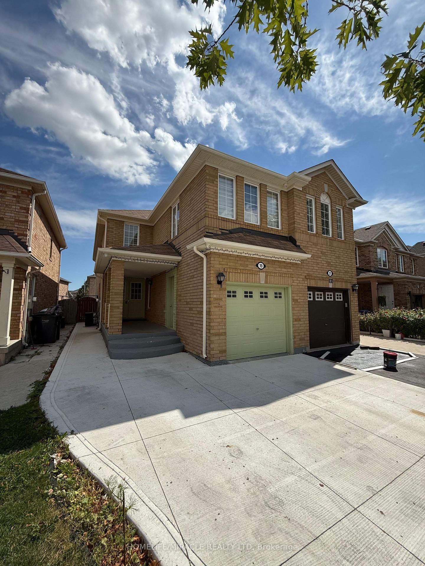 Listing Image 4