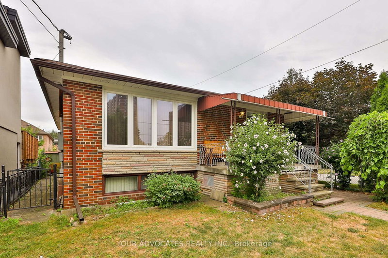 35 Beckett Ave, Toronto, M6L 2B3 | Image 2