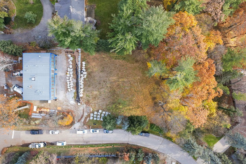 1470 Pinetree Cres, Mississauga, L5G 2S8 | Image 2