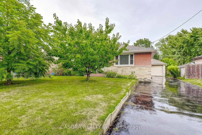 5446 Calvert Pl, Burlington, L7L 3H7 | Image 2