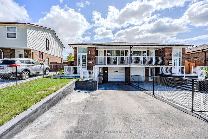 3088 Harold Sheard Dr, Mississauga, L4T 1V5 | Image 3