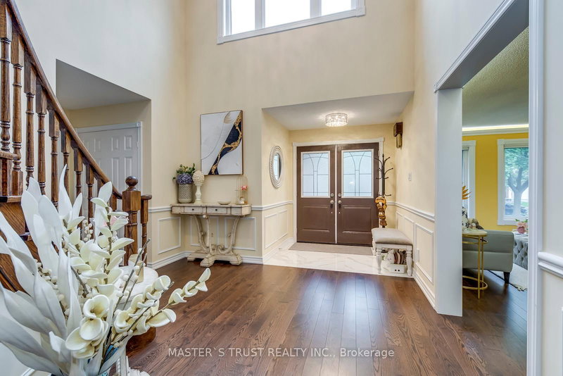 5428 Edencroft Cres, Mississauga, L5M 4M7 | Image 3