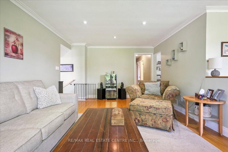 74 Mountainview Rd S, Halton Hills, L7G 4K5 | Image 3