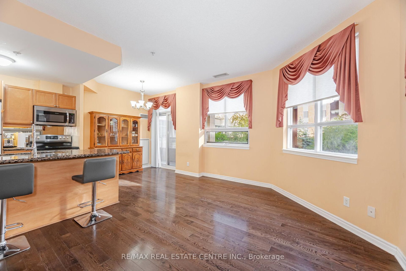 Listing Image 19