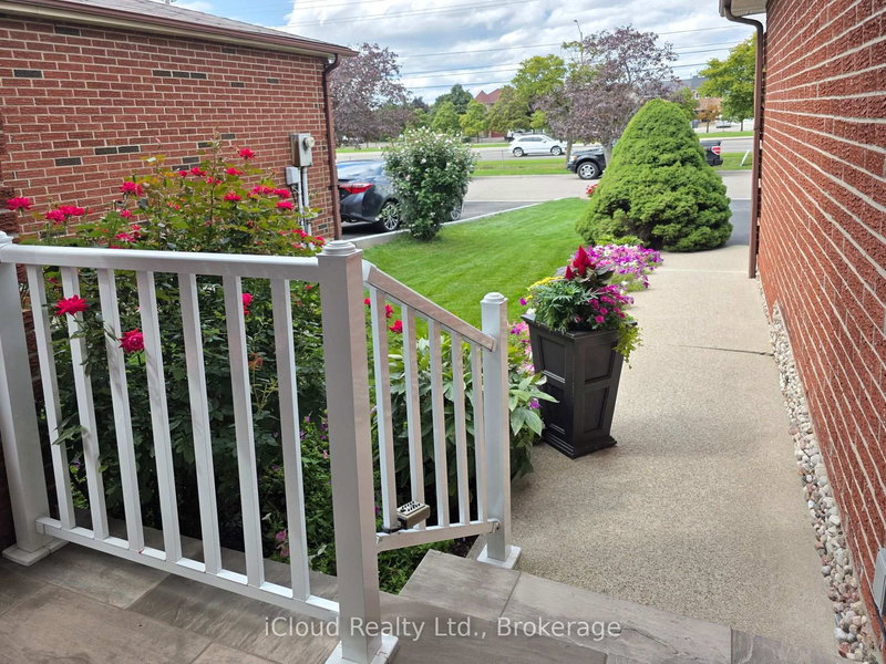 4713 Empire Cres, Mississauga, L5R 1M6 | Image 3