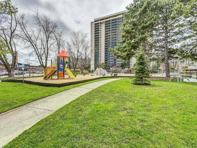Condo leased at 2009-812 Burnhamthorpe Road, Toronto, Ontario, M9C 4W1 - Markland Wood - MLS: W12385900