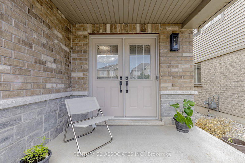 4622 Keystone Cres, Burlington, L7M 0L9 | Image 2