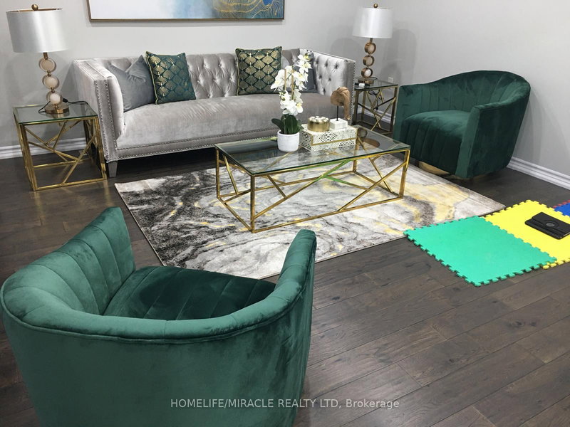 11 bannister Cres, Brampton, L7A 4H6 | Image 3