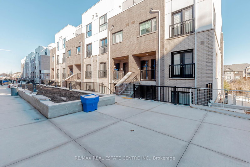 123 - 349 Wheat Boom Dr E, Oakville, L6H 7X4 | Image 2