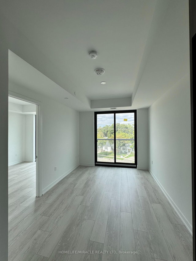 424 - 801 The Queensway