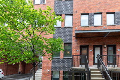 Townhouse sold at 44-68 Winston Park Boulevard, Toronto, Ontario, M3K 1C2 - Downsview-Roding-CFB - MLS: W12391242
