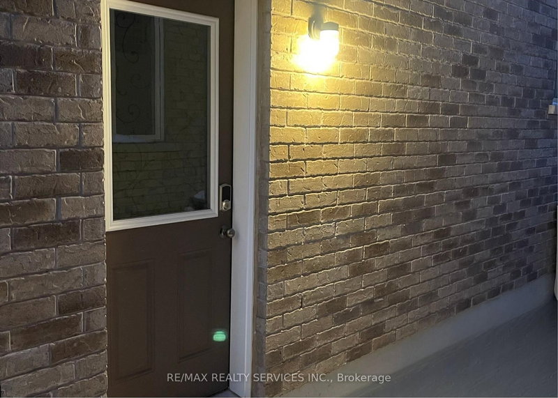 34 EBURY (Lower) Dr, Brampton, L6X 5M1 | Image 2