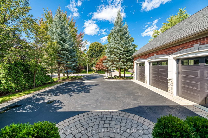 35 Links Lane, Brampton, L6Y 5H2 | Image 2