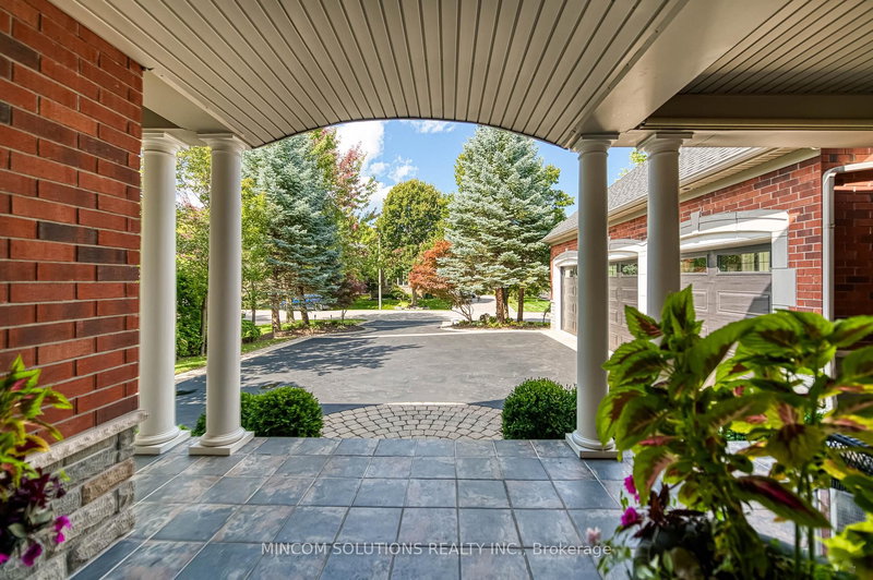 35 Links Lane, Brampton, L6Y 5H2 | Image 3