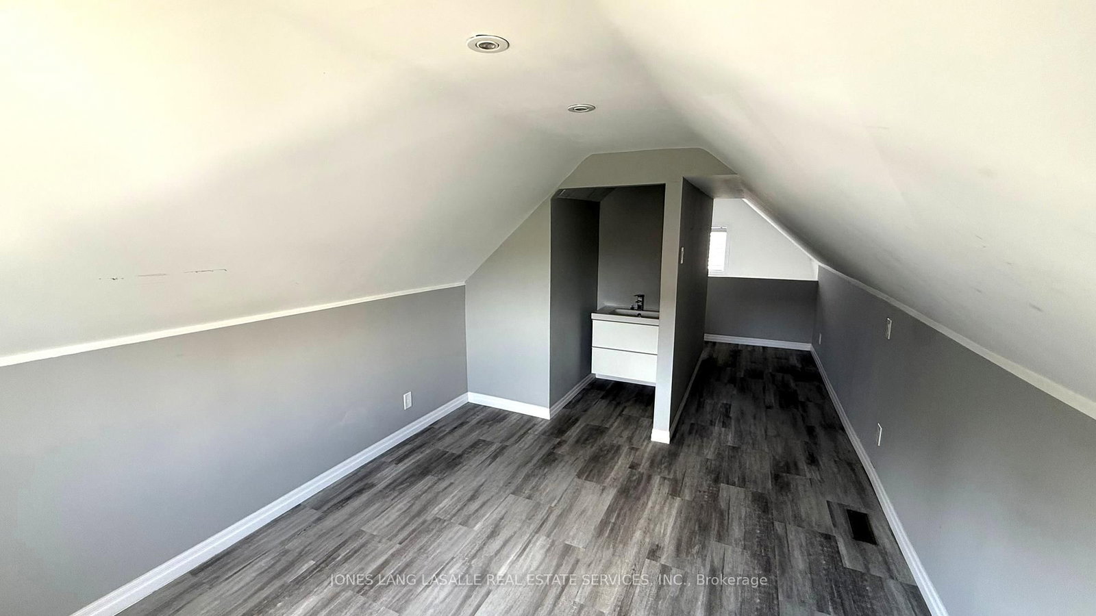 15 Centre Street S - Photo 4