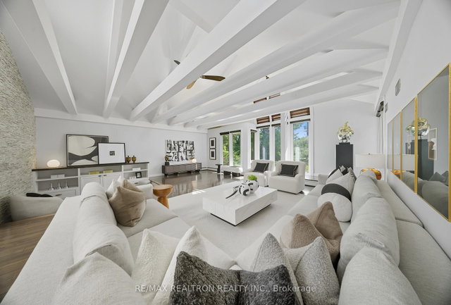 98 Rathburn Road