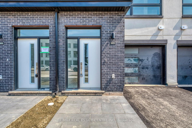 3049 Trailside Dr, Oakville, L6M 5R5 | Image 3