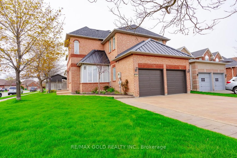 51 Pebblestone Circ, Brampton, L6X 4N2 | Image 2