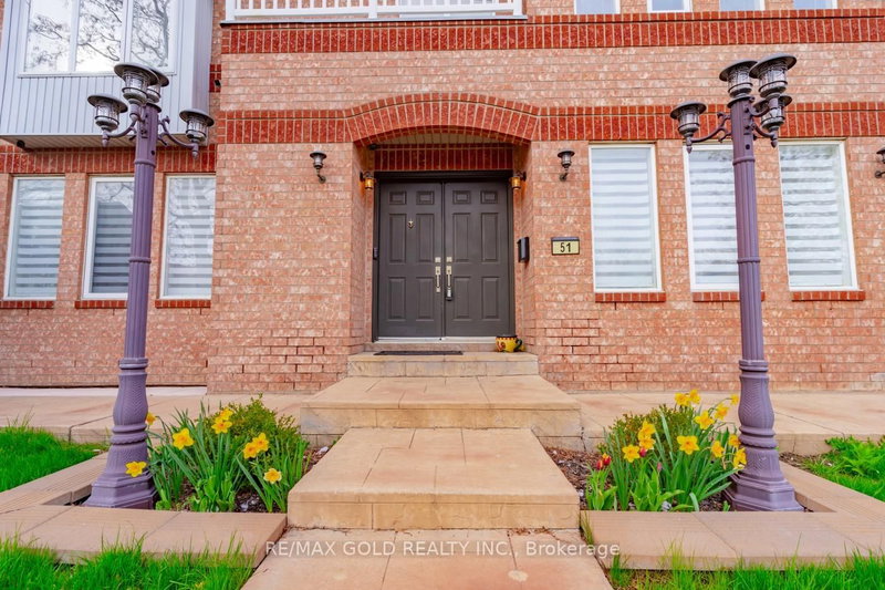 51 Pebblestone Circ, Brampton, L6X 4N2 | Image 3