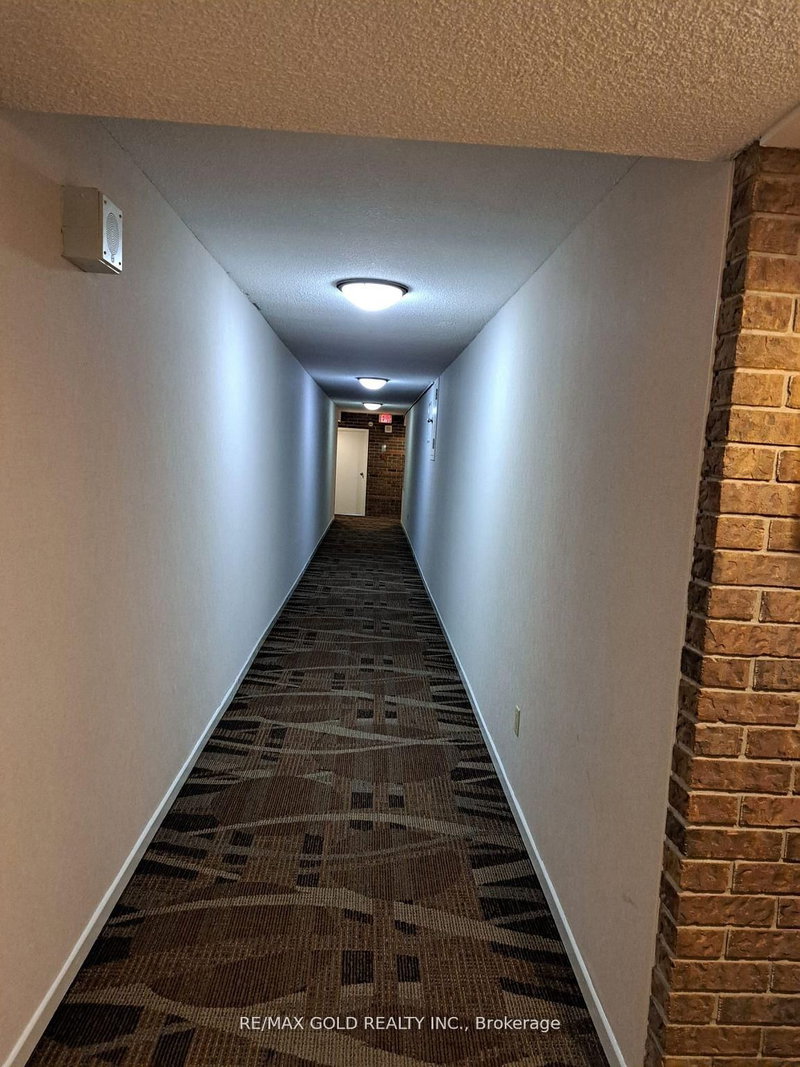 911 - 3 Lisa St, Brampton, L6T 4A2 | Image 3