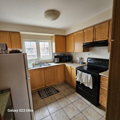 16-365 Murray Ross Parkway, Toronto, Ontario image-0-3