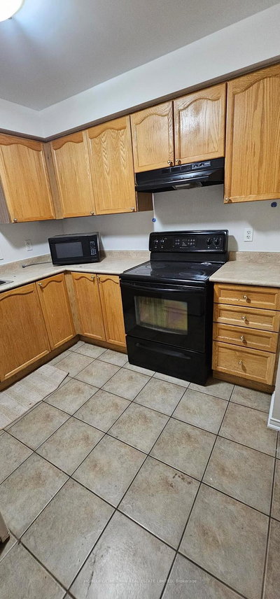 16-365 Murray Ross Parkway, Toronto, Ontario image-0-4