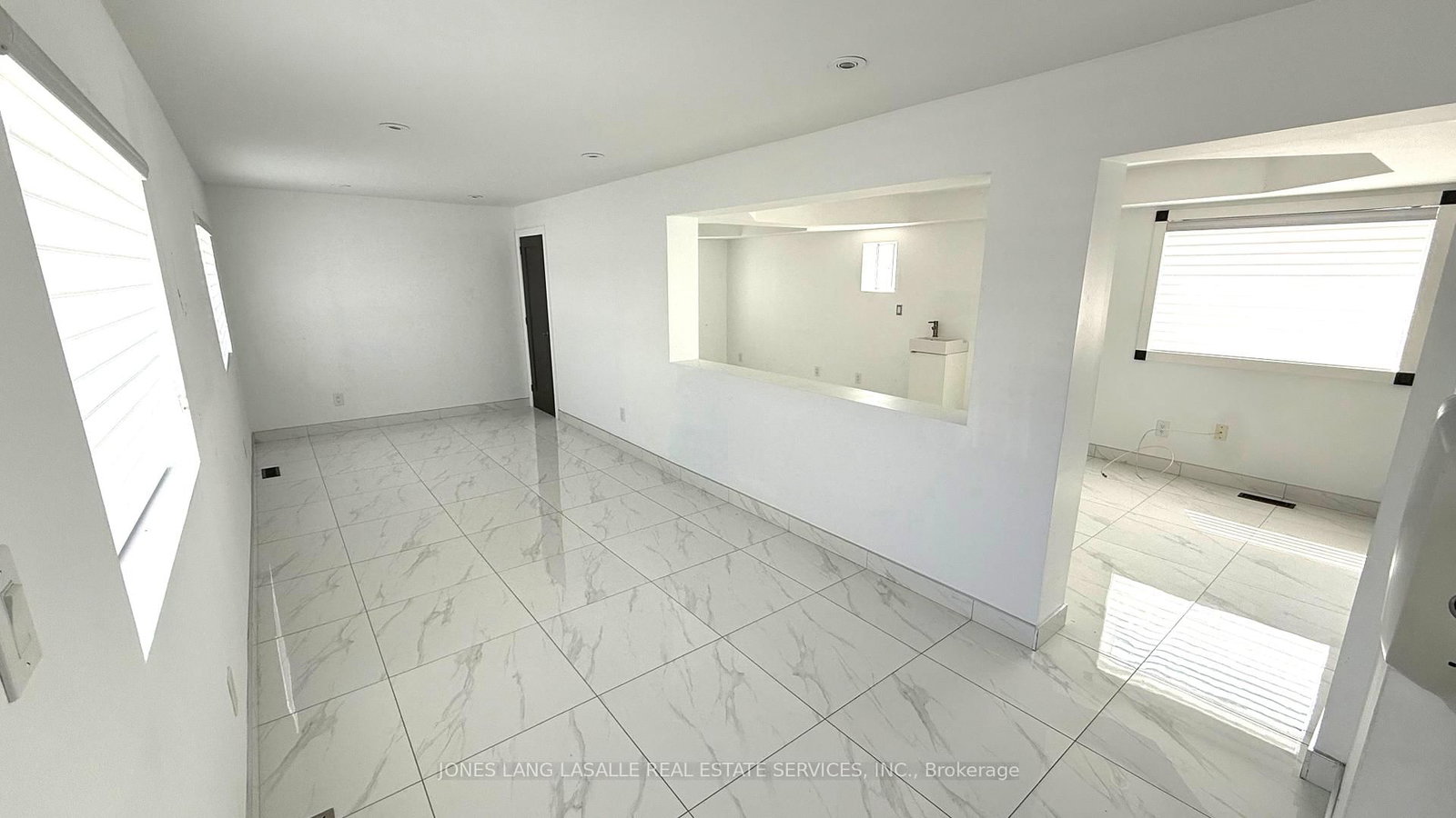 15 Centre Street S - Photo 2