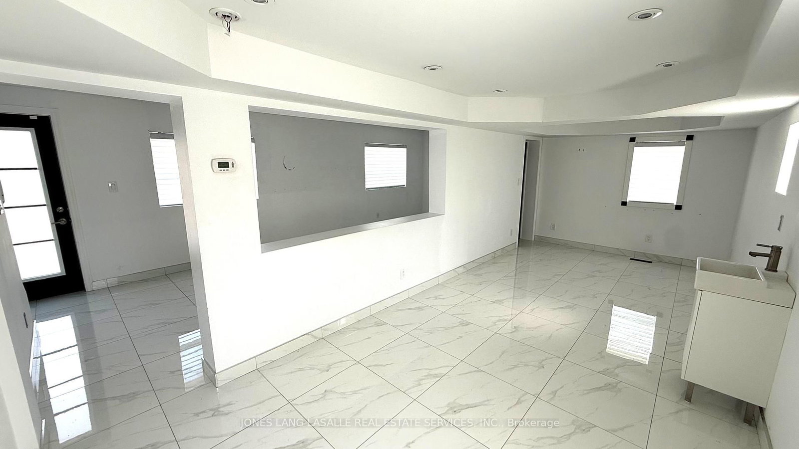 15 Centre Street S - Photo 3