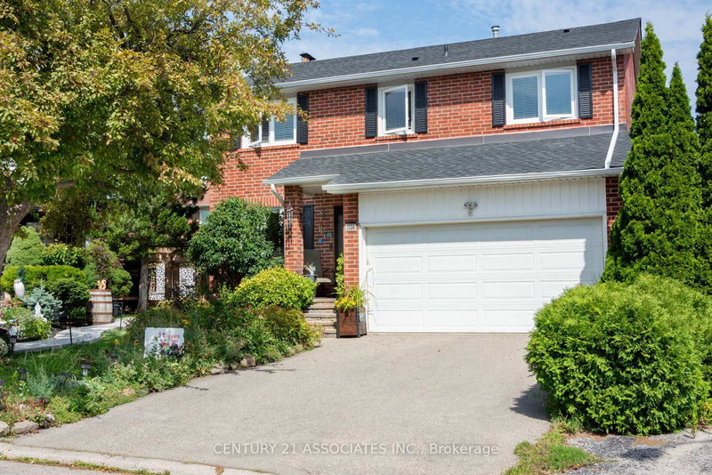1324 Quinpool Crt, Mississauga, L5C 4J3 | Image 2