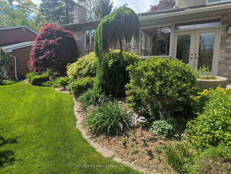 1443 Birchwood Dr, Mississauga, L5J 1T3 | Image 2