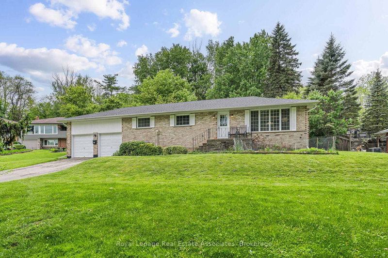 112 Park St E, Halton Hills, L7G 2V4 | Image 2