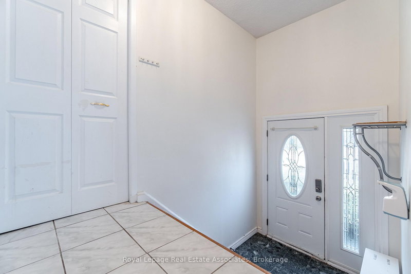 3301 Tallmast Cres, Mississauga, L5L 1K1 | Image 3