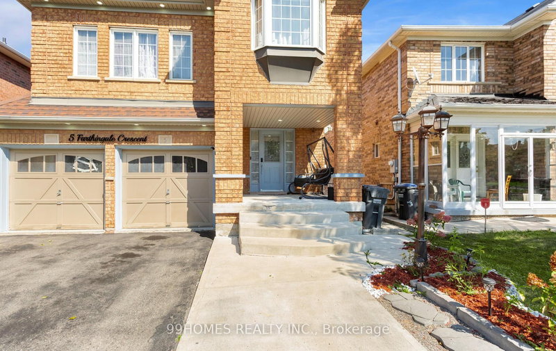 5 Farthingale Cres, Brampton, L7A 1R3 | Image 2
