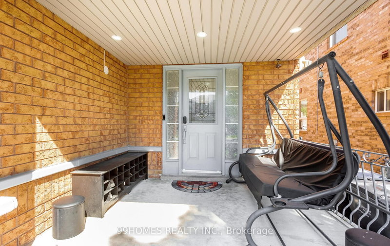 5 Farthingale Cres, Brampton, L7A 1R3 | Image 3