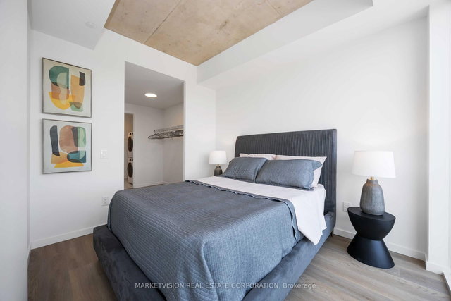 716 - 689 The Queensway