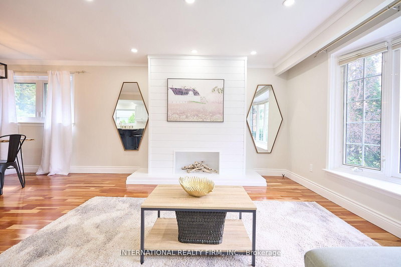 2292 Devon Rd, Oakville, L6J 5R4 | Image 2