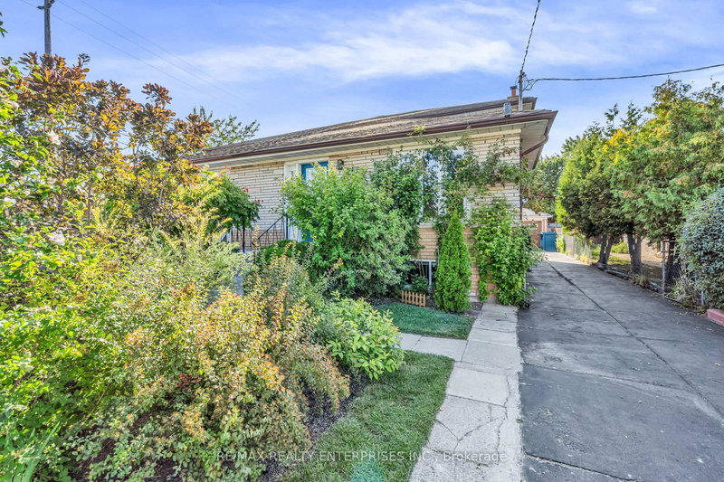79 Watney Cres, Toronto, M3L 2E1 | Image 3