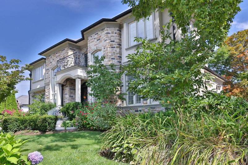 2229 Lakeshore Rd, Burlington, L7R 1B1 | Image 2