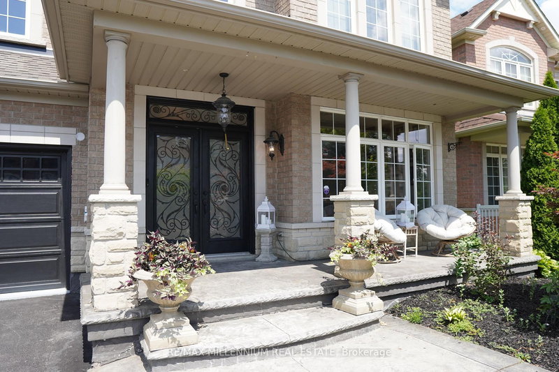 40 Rampart Dr, Brampton, L6P 2Z1 | Image 2