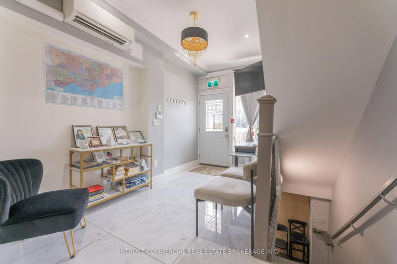 2544 Eglinton Ave W, Toronto, M6M 1T1 | Image 2