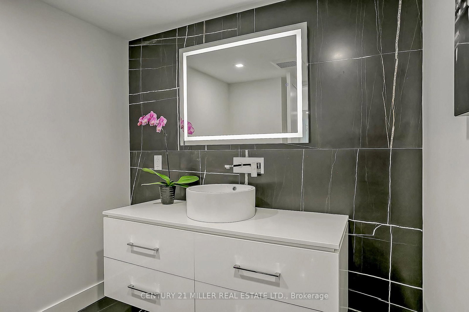 Detached House for sale at 421 Chartwell Road, Oakville, Ontario, L6J 4A4 - Morrison - MLS: W12404397