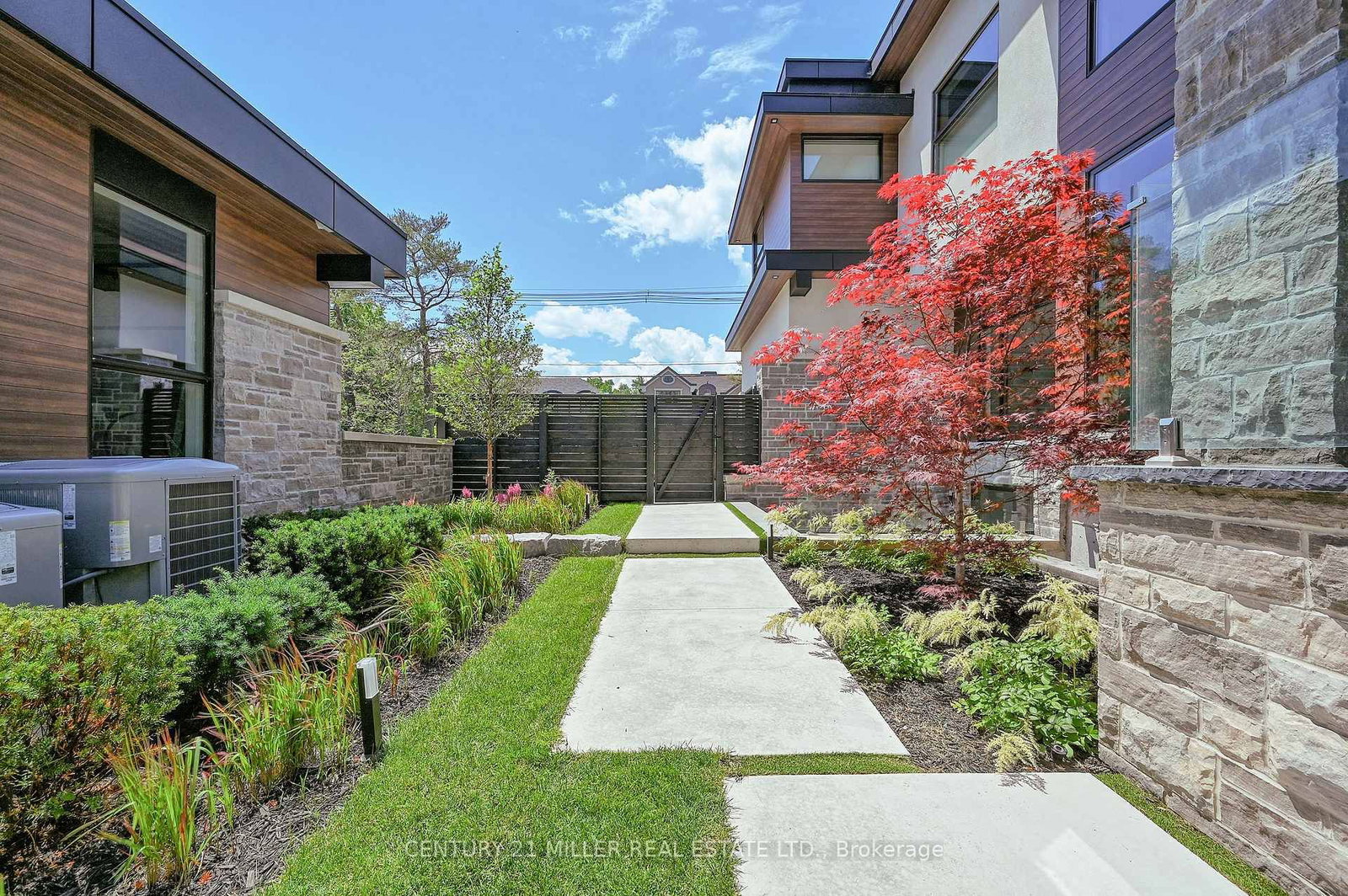 Detached House for sale at 421 Chartwell Road, Oakville, Ontario, L6J 4A4 - Morrison - MLS: W12404397