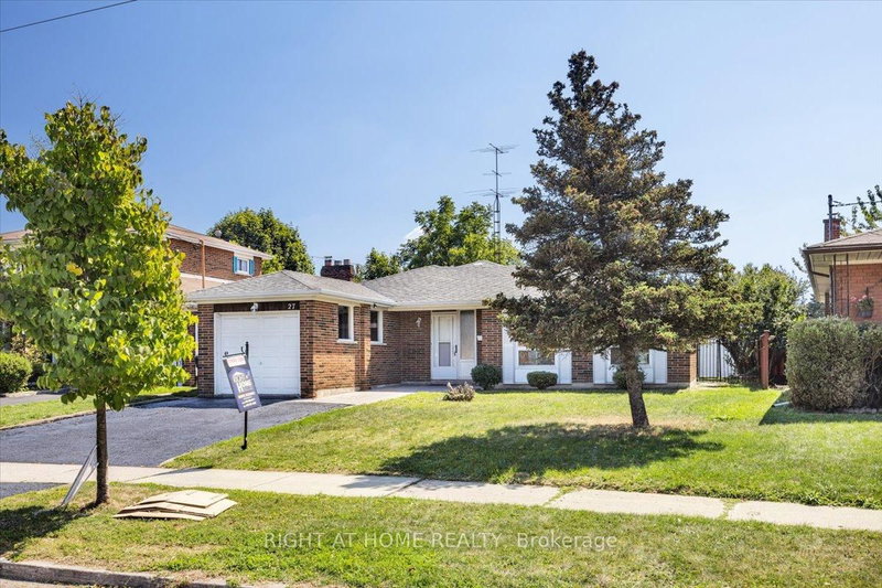 27 Villata Gdns, Toronto, M3J 1J7 | Image 2