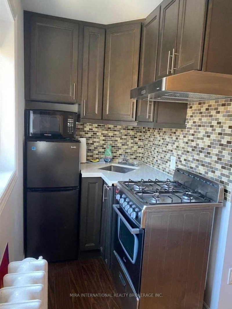 204 - 70 Melbourne Ave, Toronto, M6K 1K7 | Image 2