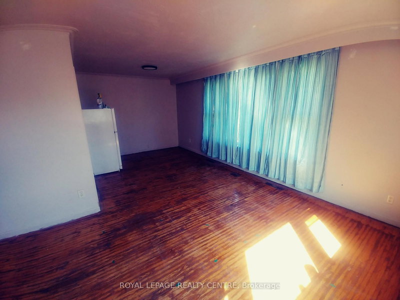 1534 Cawthra Rd, Mississauga, L5G 4L3 | Image 3