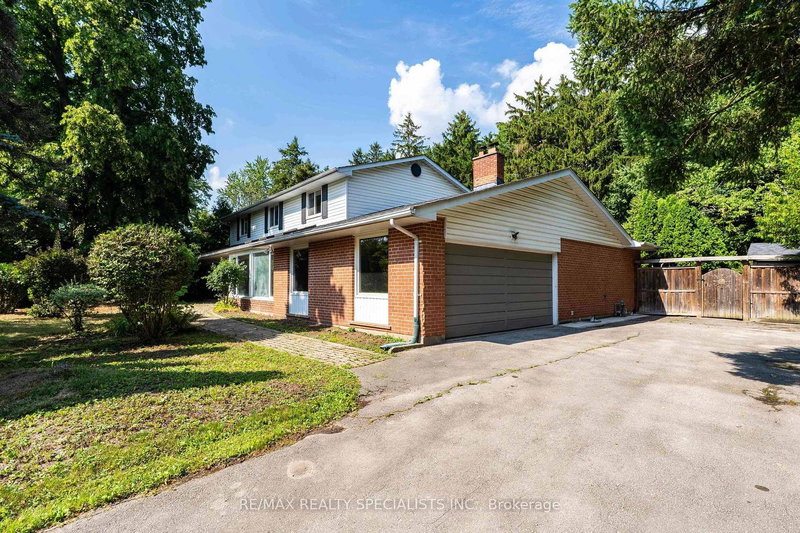 145 Wolfdale Ave, Oakville, L6L 4R9 | Image 2